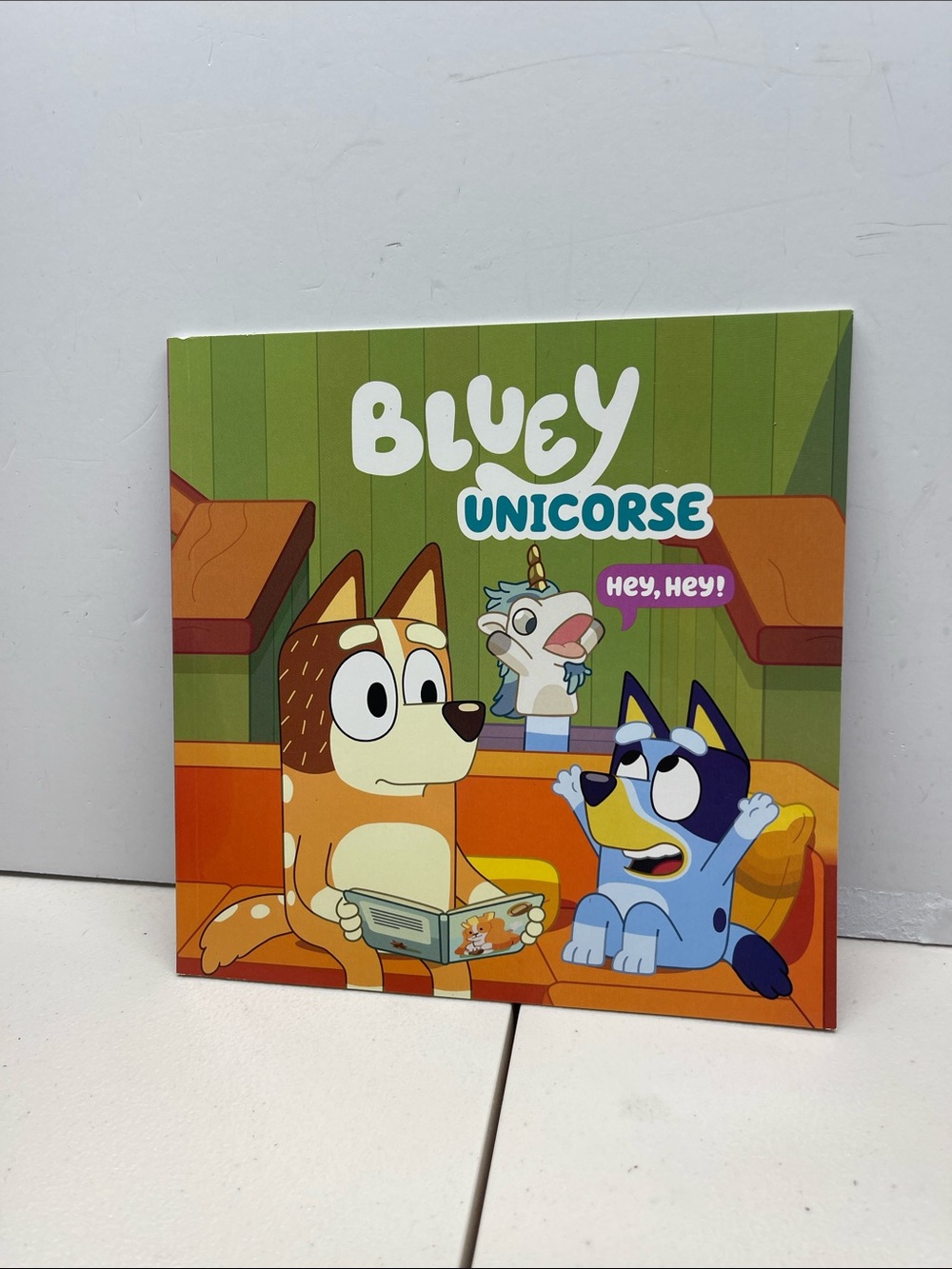 Bundle Bluey Plush with Red Heart and book - Picture 2 of 5
